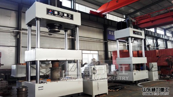 315噸液壓機車間