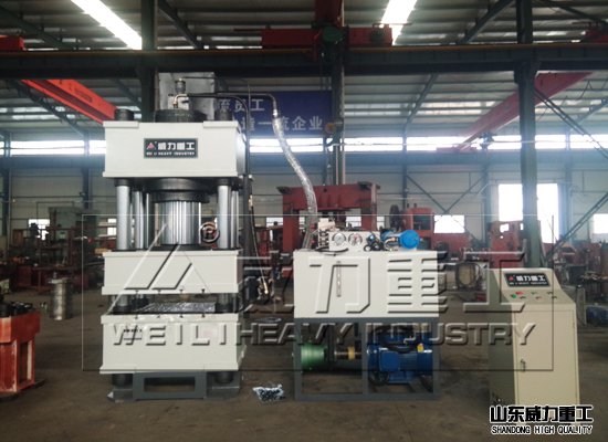 牛羊舔磚液壓機車間