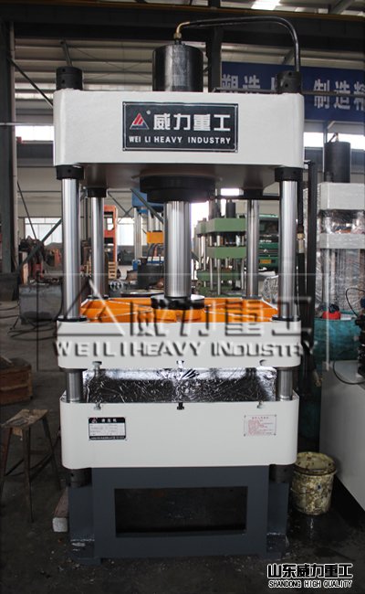 315噸液壓機(jī)車間