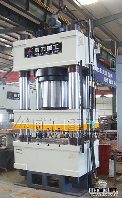 630噸液壓機車間