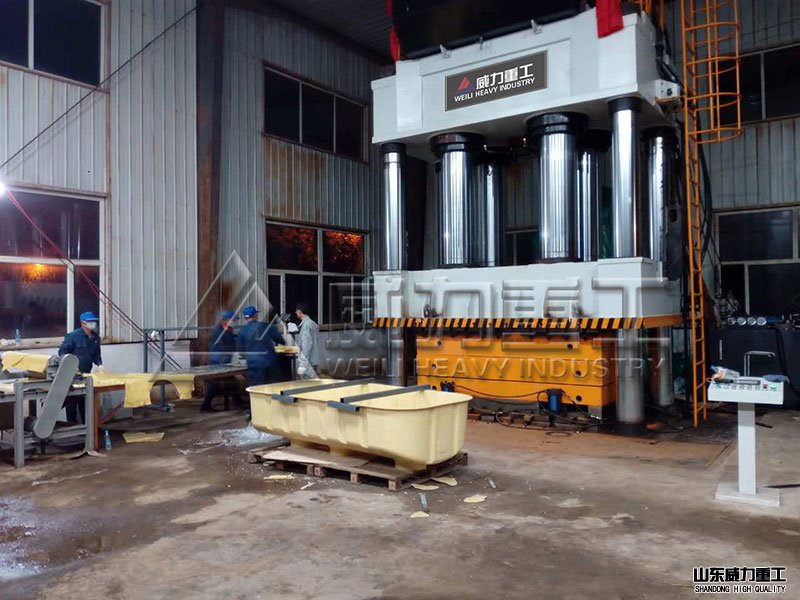 2500噸玻璃鋼化糞池液壓機(jī)