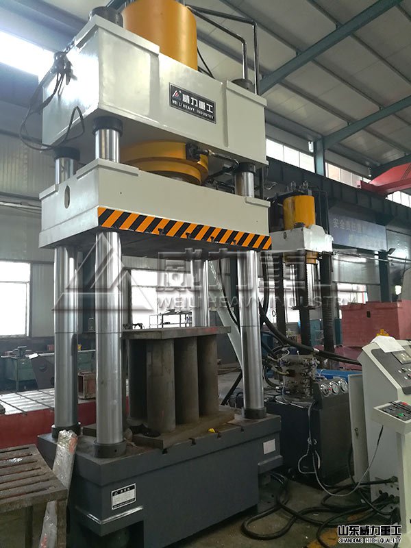 630噸液壓機車間