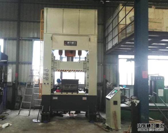 <b>200噸框架式液壓機(jī)</b> <b>200噸框架式液壓機(jī)</b>