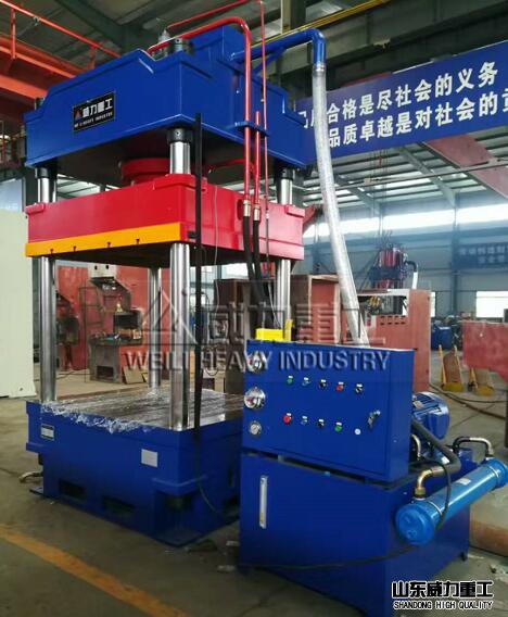 315噸四柱液壓機(jī)車間