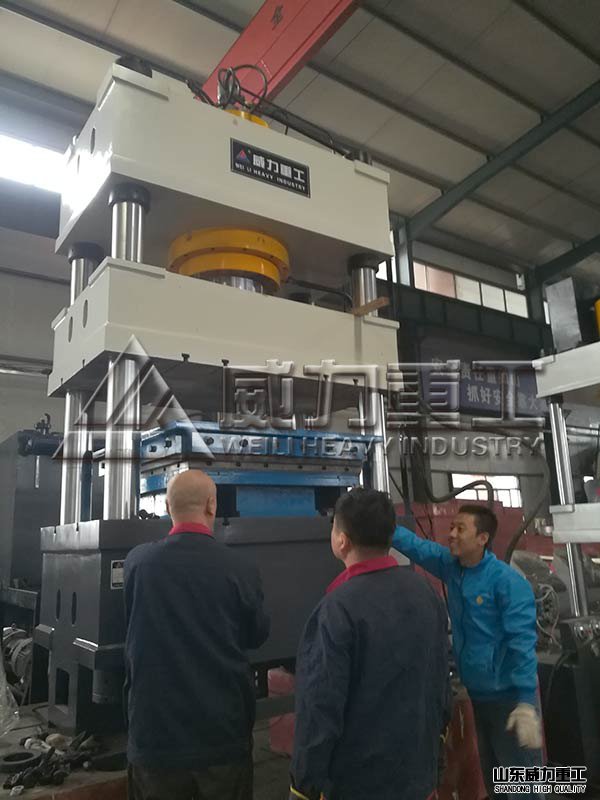 不銹鋼水箱成型機