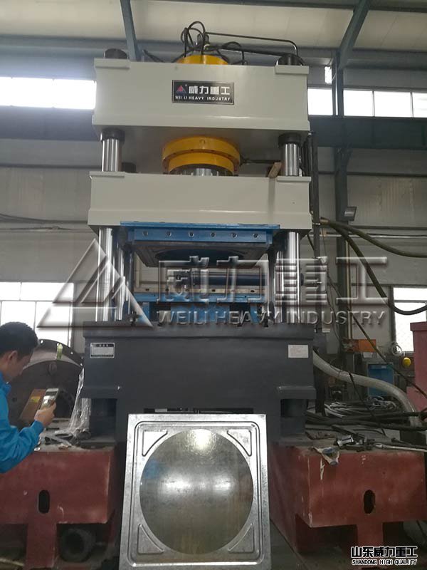 不銹鋼水箱成型機