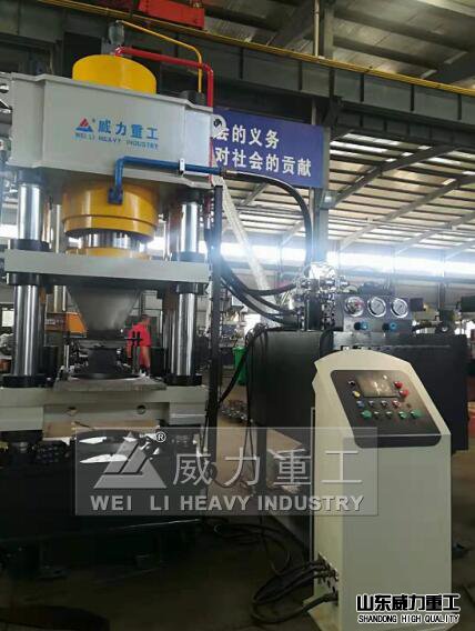 液壓機(jī)車間