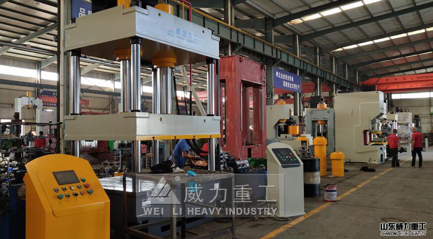 315噸液壓機車間