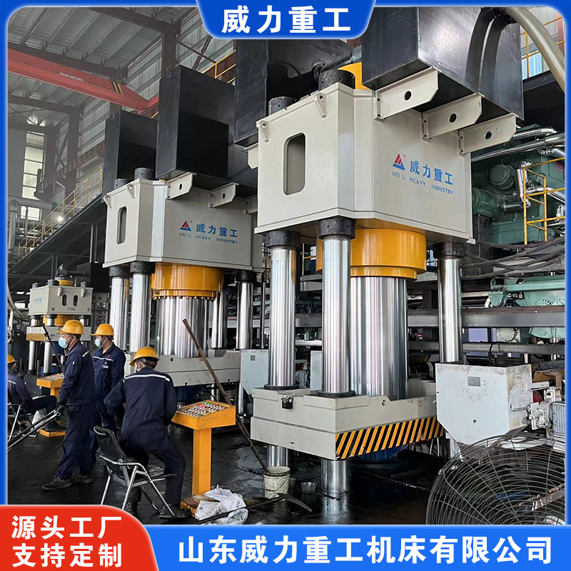 <b>石墨坩堝液壓機（2000噸四柱液壓機）</b>