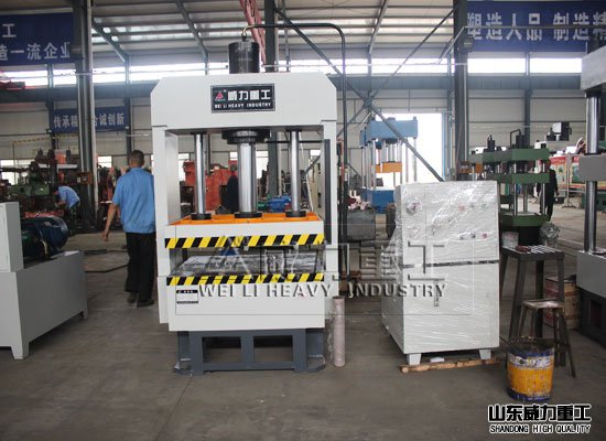 100噸龍門液壓機(jī)