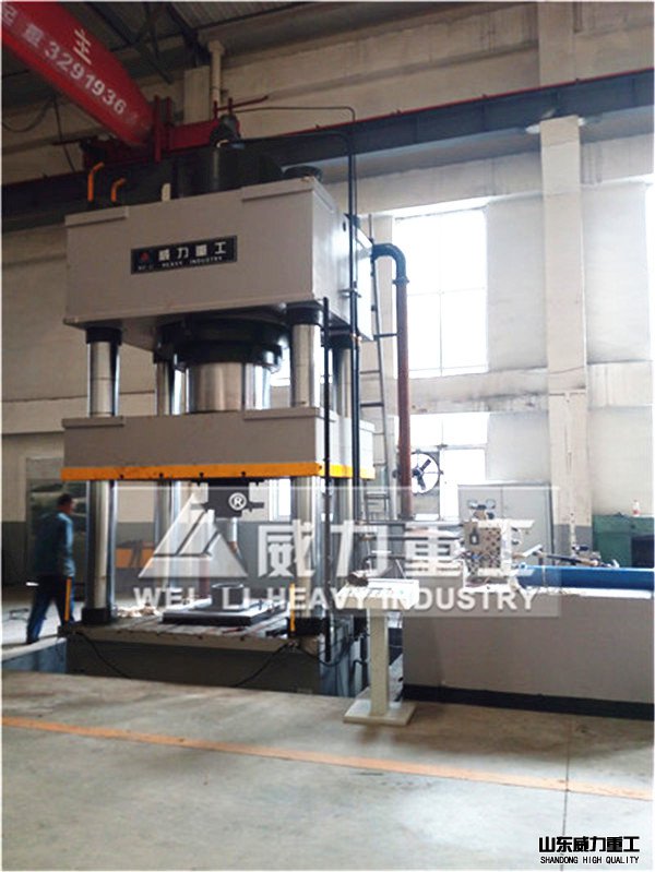 濰坊2000噸液壓機(jī)客戶現(xiàn)場(chǎng)