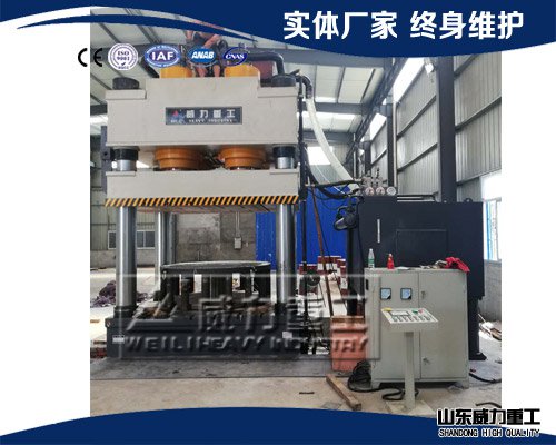 江蘇2000噸液壓機客戶現場