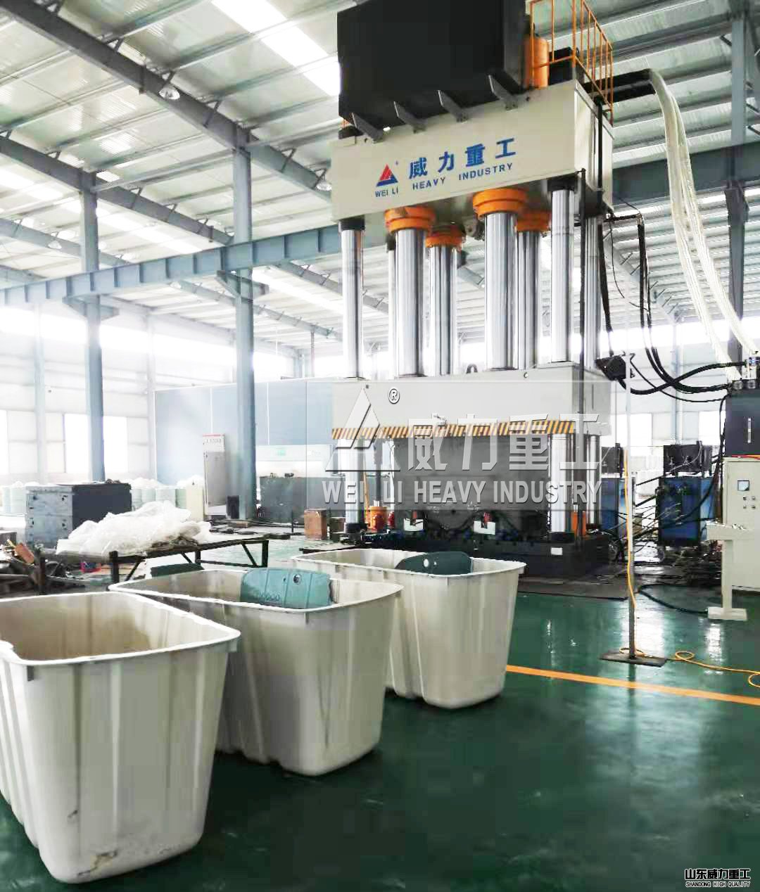 2000噸化糞池液壓機(jī)生產(chǎn)制作現(xiàn)場