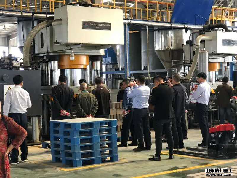 參觀耐火磚生產(chǎn)廠家