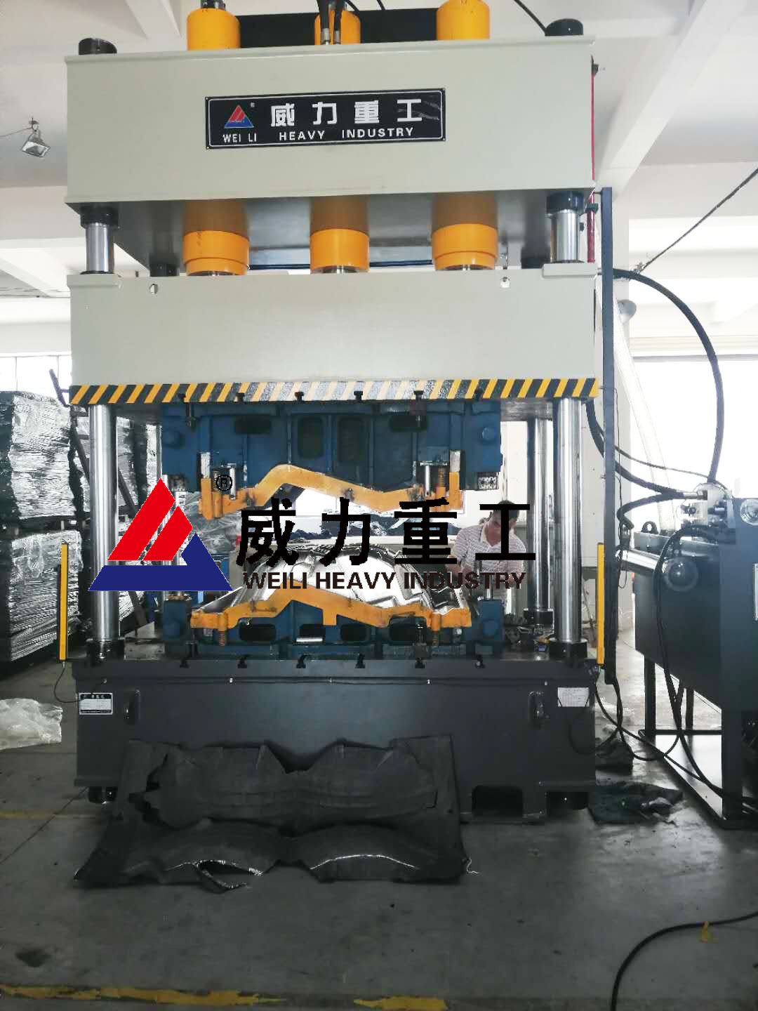 315噸汽車內(nèi)飾液壓機(jī)