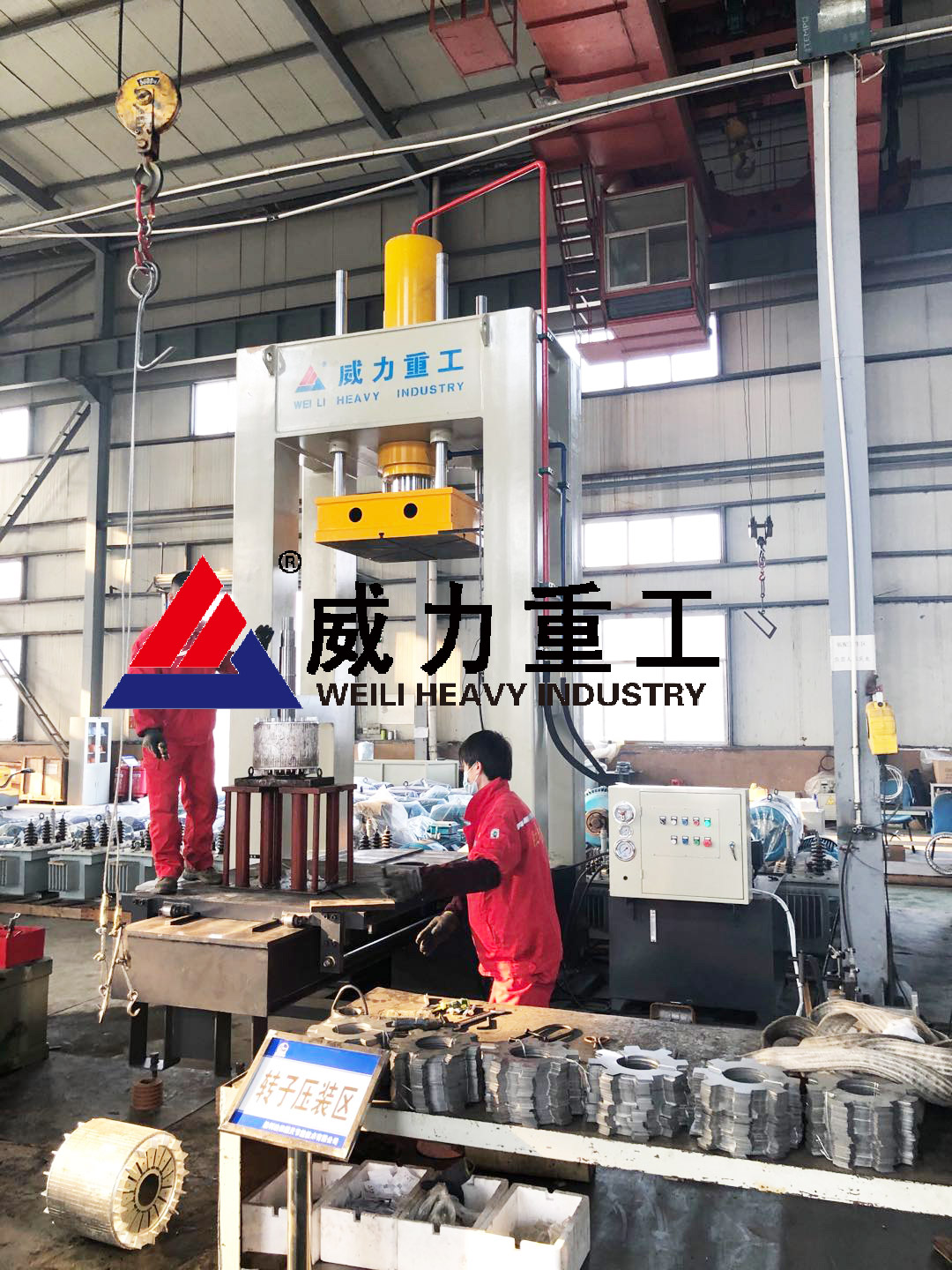 200噸龍門液壓機客戶現場