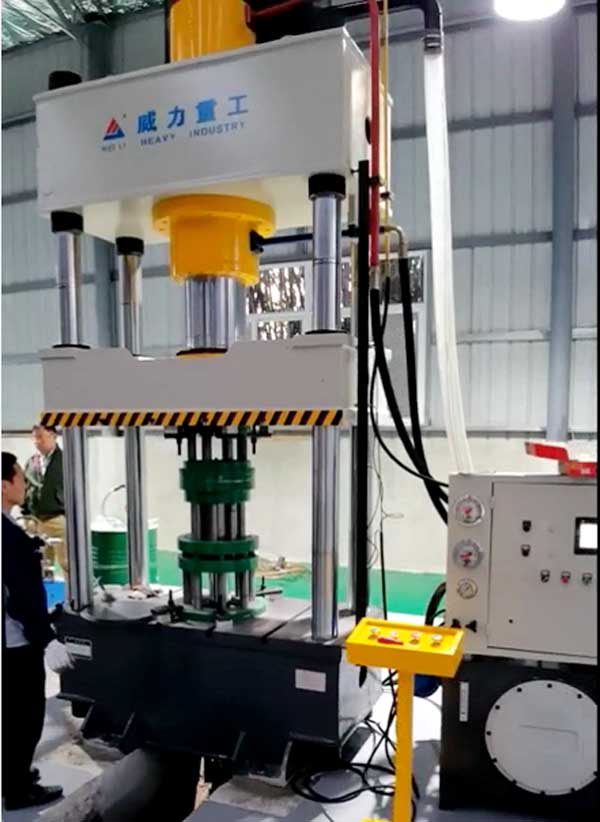 四柱液壓機拉伸健身壺鈴