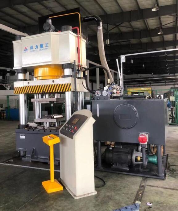 山東威力重工汽車輪轂成型液壓機(jī)