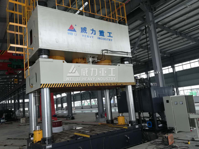 山東威力重工空調(diào)外殼模壓機