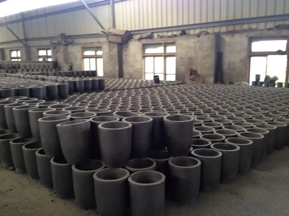 四柱液壓機(jī)壓制石墨坩堝制品