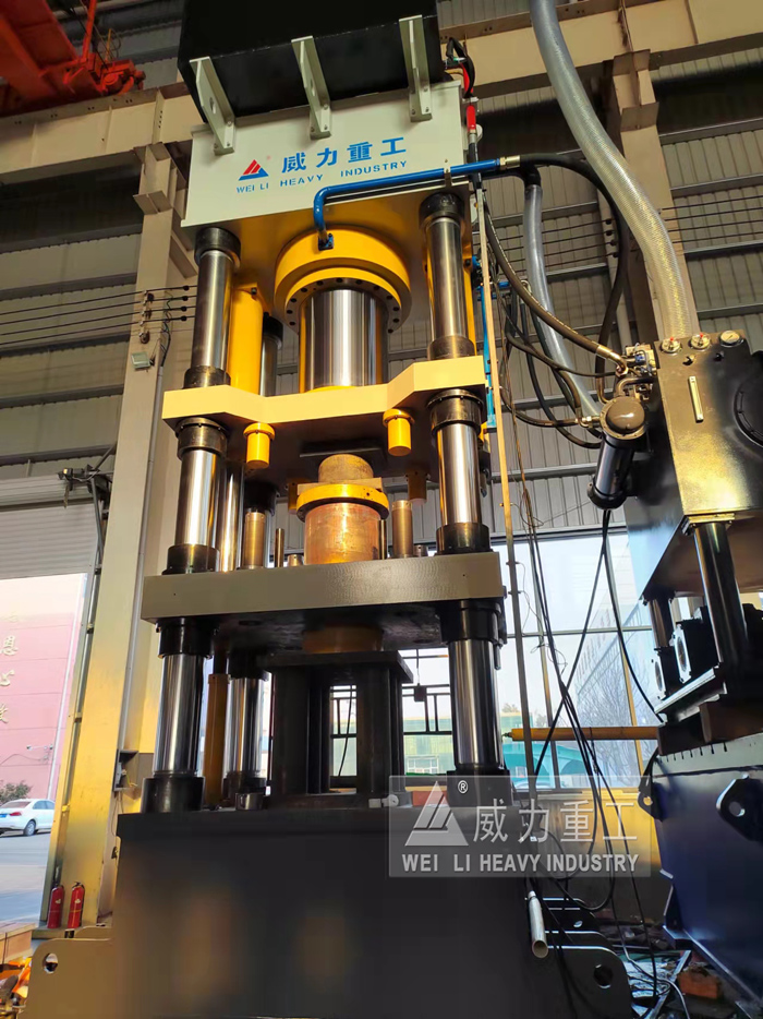 山東威力重工匣缽液壓機細節